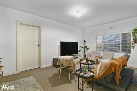 Two bedroom Unit, Great Location - Photo 2