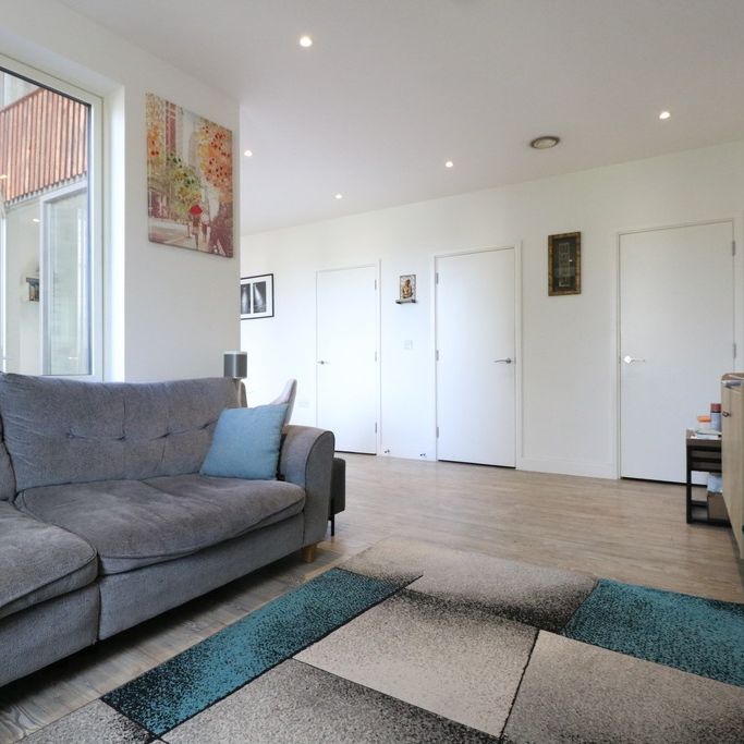 3 Bed Flat, Orchid Mews, NW10 - Photo 1