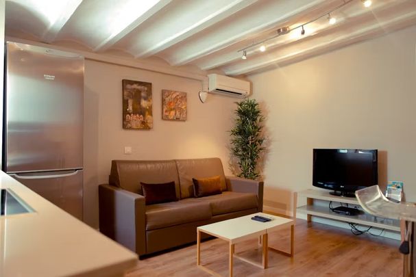 Carrer de la Junta de Comerç, Barcelona, Catalonia 08001 - Foto 1