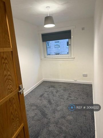 3 bedroom flat to rent - Photo 2