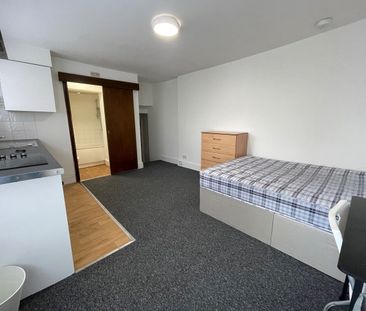 Studio Flat, Terminus Terrace, SO14 - Photo 3