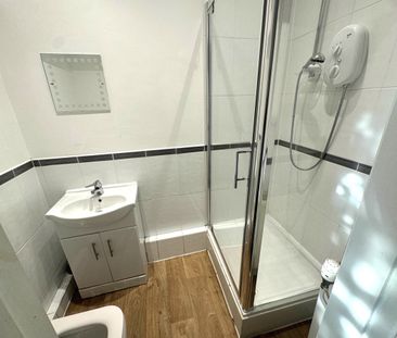 22 Young Terrace Springburn - Photo 6