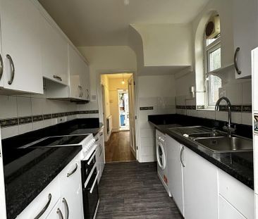 3 bedroom semi-detached house to rent - Photo 4