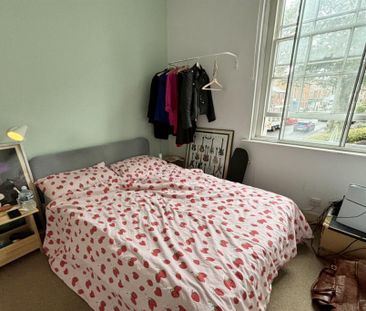 3 bedroom flat to rent - Photo 2