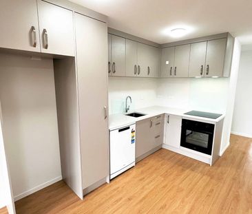 MODERN NEW, CORNER, SPACIOUS & CENTRAL - Photo 2