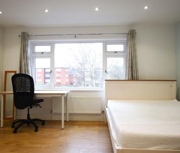 4 bedroom end of terrace house to rent - Photo 6