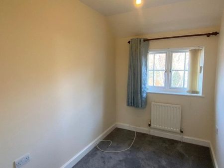 Horley - Photo 2