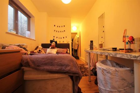 3 bedroom flat to rent - Photo 3