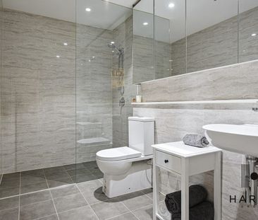 Sophisticated One-Bedroom Apartment in Vibrant Hornsby Hub - Photo 5