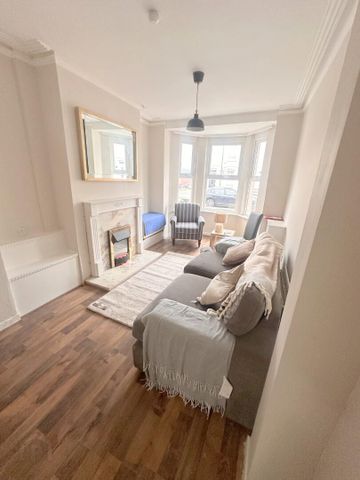 38 London Road, BT68EY, Belfast - Photo 3