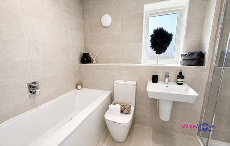 4 bedroom detached house to rent - Photo 2