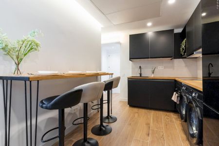 Modern room with private bathroom - Photo 3