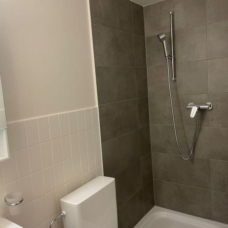 Centre-ville, confort et fonctionnalité - Appartement de 2.5 pièces à découvrir - Photo 4