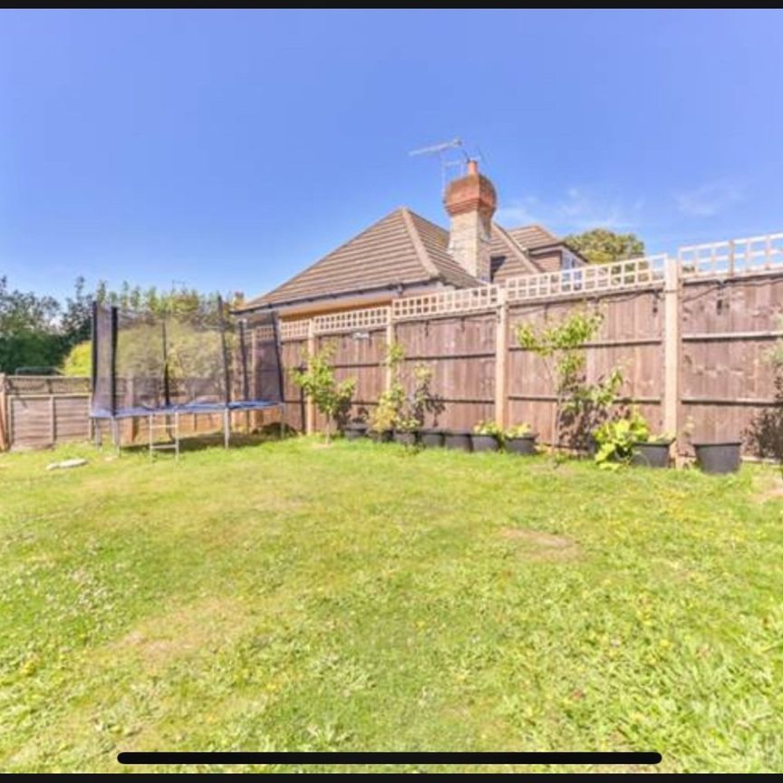 Room in a Shared House, Larcombe Close, CR0 - Photo 1