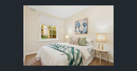 Stylish Comfort in the Heart of Kensington Gardens - Photo 3