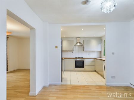 3 bedroom House - Brixham Close, Stevenage - Photo 2