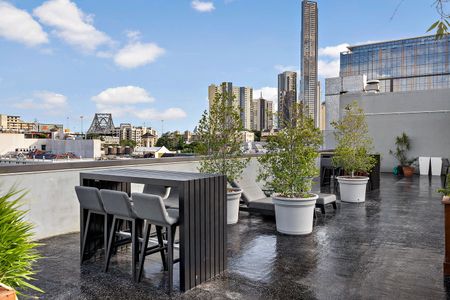 McWhirters, Fortitude Valley – Stylish two-bedroom apartment, premium touches throughout, and just steps from all Brisbane has to offer. - Photo 5