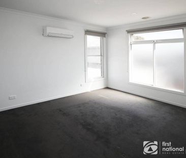 Perfectly Located - Photo 3