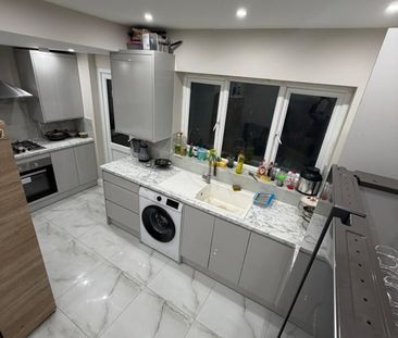 Room in a Shared House, Masterman Road, E6 - Photo 5