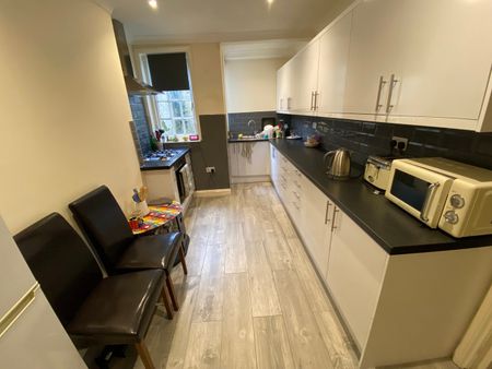 2 Bed Flat, Bevois Mansions, SO14 - Photo 4