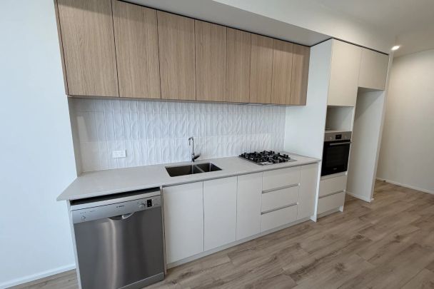 Brand New Studio Apartment in Victoria Tower - Photo 1
