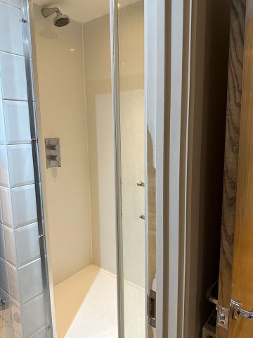 2 Bed Flat, Ferry Quays, TW8 - Photo 2