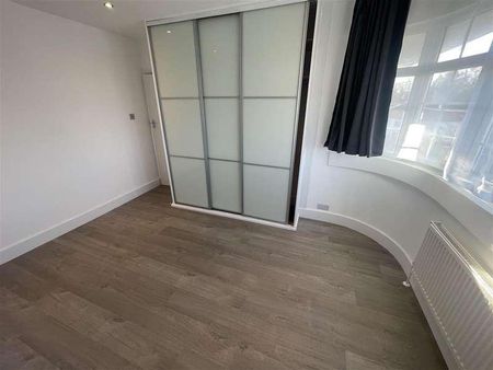 Moderised Bedroom House In Riverdene, Edgware, HA8 - Photo 3