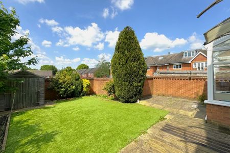 4 bedroom end of terrace house to rent - Photo 3