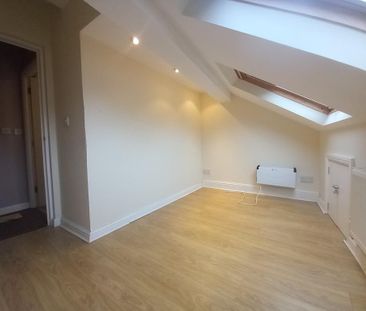 2 bedroom mews to rent - Photo 4