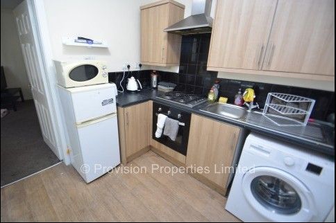 2 Bedroom House Near Leeds Uni - Photo 1