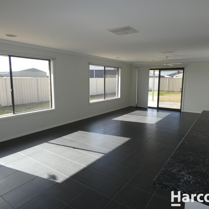 Executive Home in Waterlink Estate - Photo 1