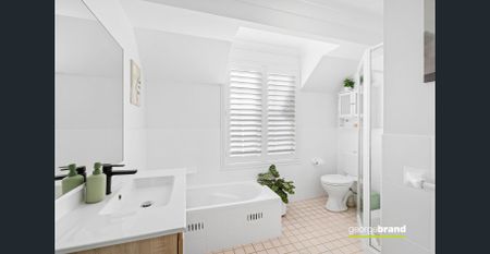 Immaculate 3 Bedroom Townhouse! - Photo 2