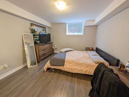 **ALL INCLUSIVE** STUDENTS ROOM FOR RENT IN A STUNNING HOUSE!! - Photo 5