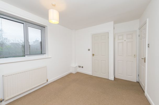 Morley, LS27 - Photo 1