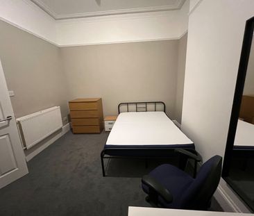 6 Bed Semi-Detached House, Birch Grove, M14 - Photo 3