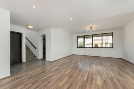 Vila de inchiriat in zona Capitale, office/rezidenta - Photo 2