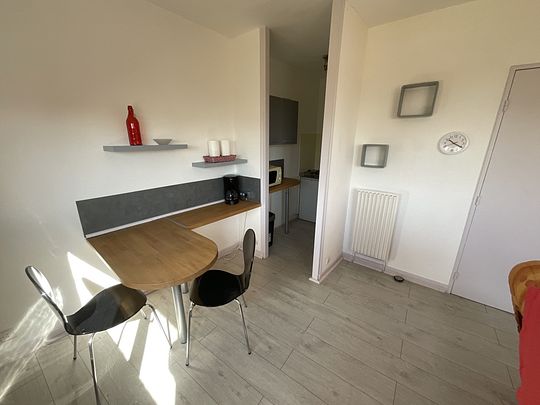 A LOUER - Studio meublé de 26.15m² avec parking. - Photo 1