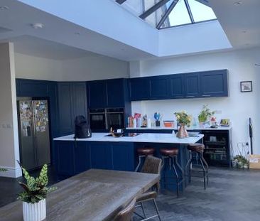 Large Double room with sole use of bathroom. - Photo 5