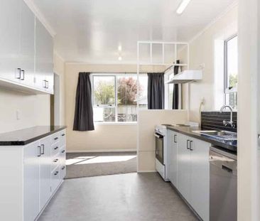 Space, Warmth, and That Witherlea Lifestyle - Photo 3