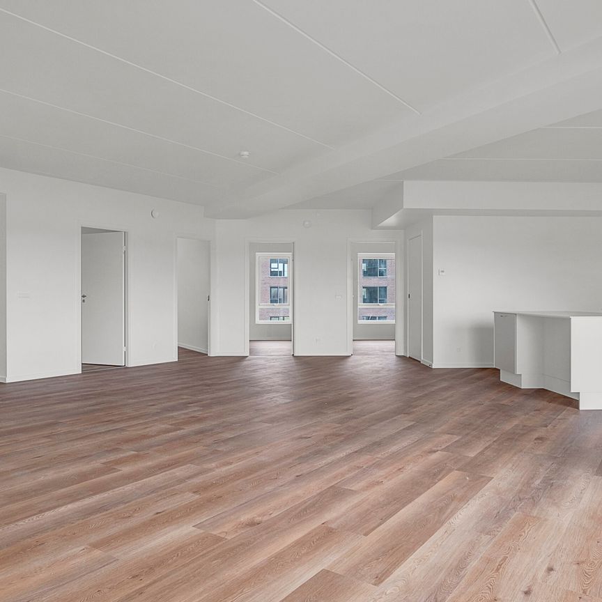 Luksuriøs 5-værelses lejlighed med fjordudsigt i Nørresundby - Photo 1