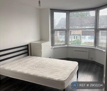 1 bedroom in a flat share to rent - Photo 3
