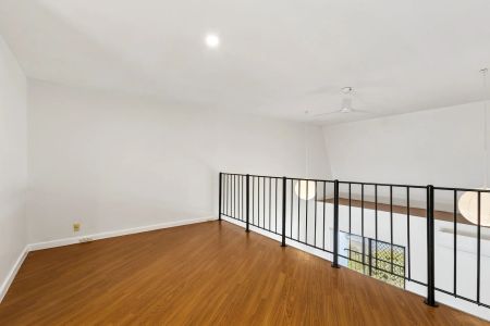 Loft Style Apartment - Photo 2