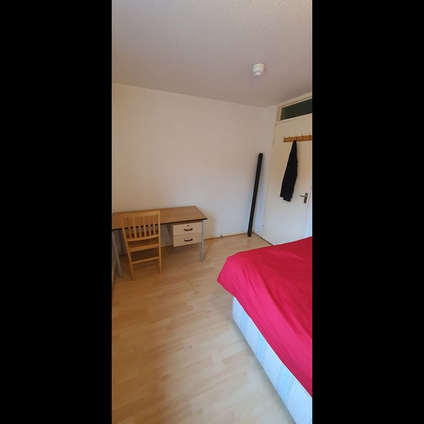 Room in a Shared House, London, SE17 - Photo 1