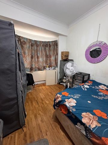 Room in a Shared House, Denbigh Road, E6 - Photo 2
