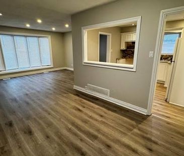 Beautifully Renovated 3-Bedroom Bungalow main floor unit - Photo 3