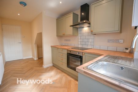 2 bed town house to rent in Humber Way, Newcastle-under-Lyme, Staffordshire - Photo 4