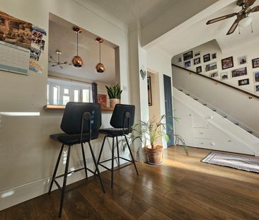 2 Bed Maisonette, London, E14 - Photo 2