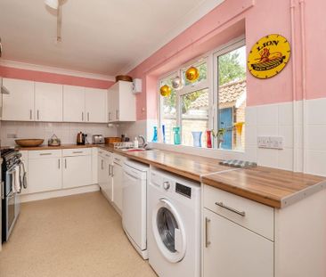 3 bedroom semi-detached house to rent - Photo 5