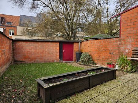 Gezellige rijwoning met 3 slaapkamers, 2 garageboxen en tuin gelegen op toplocatie in Mol centrum ! – Verlinden Vastgoed - Photo 2