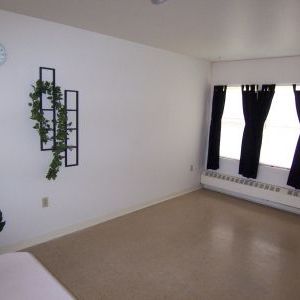 3BR Townhouse w/storage garage and fence - Photo 1